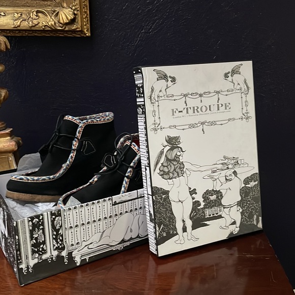 Pair of Women’s Black Suede Edge Boots size 39/9 by F-Troupe London - Picture 9 of 11